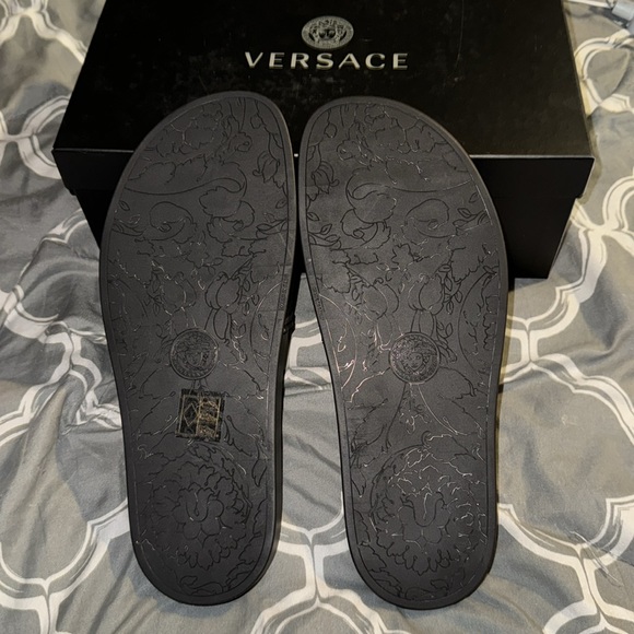 VERSACE MEDUSA POOL SLIDES - Picture 7 of 10